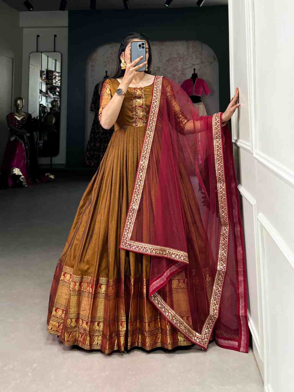 Elegant Narayan Pet Cotton Gown Set