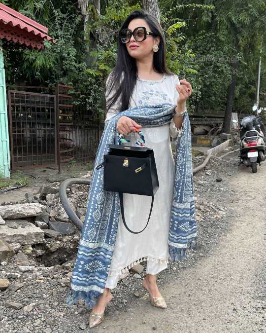 Elegant Katha Cotton Embroidered Kurti Set