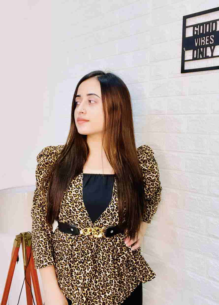 Stylish Leopard Print Top with Belt!