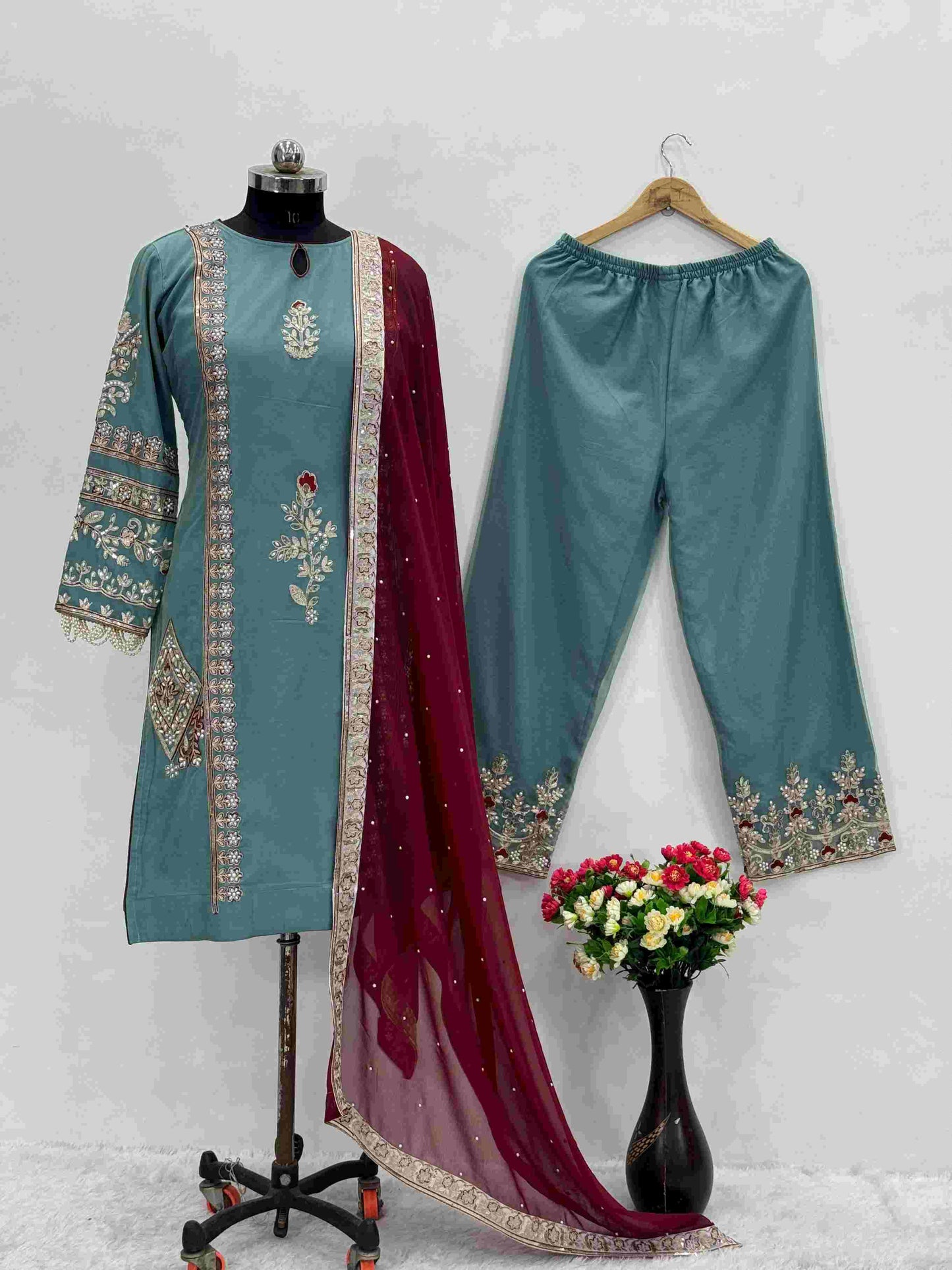 Exquisite Designer Suit Set – 2025 Premium Collection