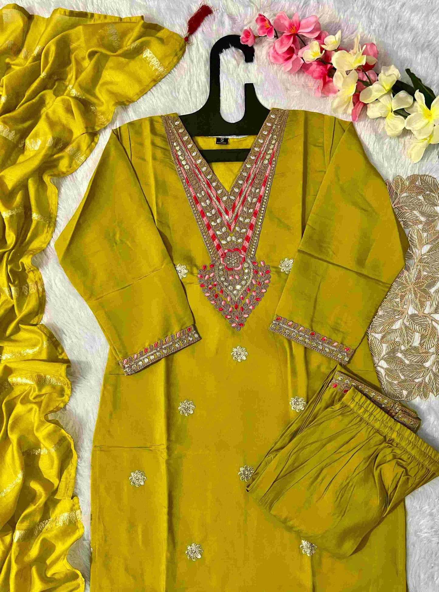 Elegant Embroidered Kurti Set ✨