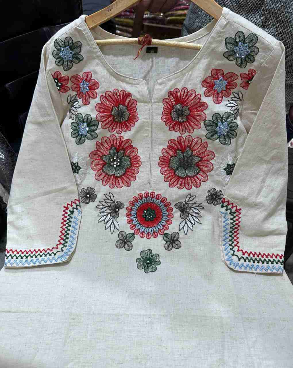 Stylish Kurta Pant with Embroidery πΏ